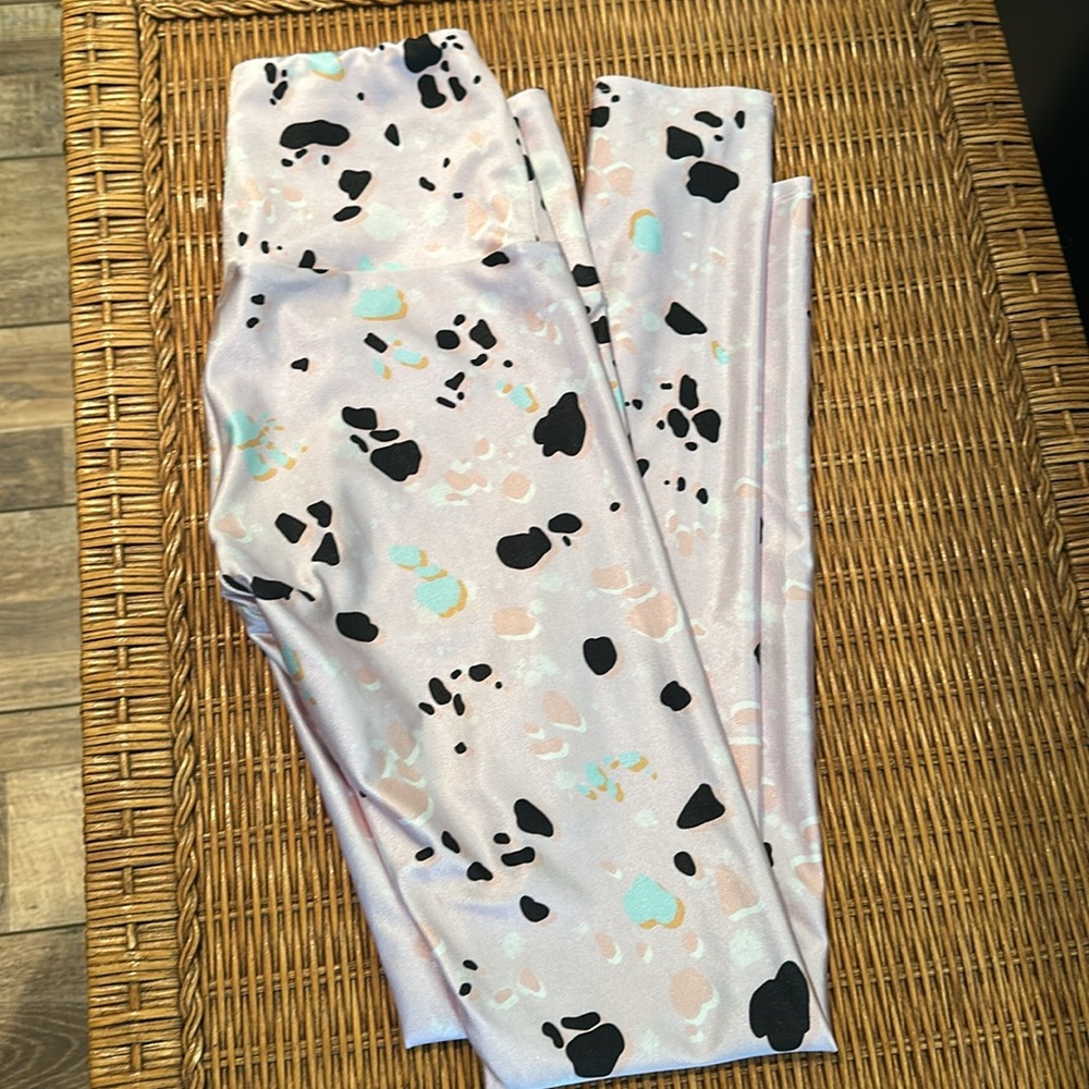 Like new Goldsheep animal print leggings